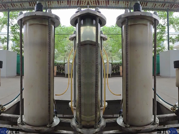 油水分離的客戶水樣實(shí)驗(yàn)效果——新鄉(xiāng)北方濾器有限公司